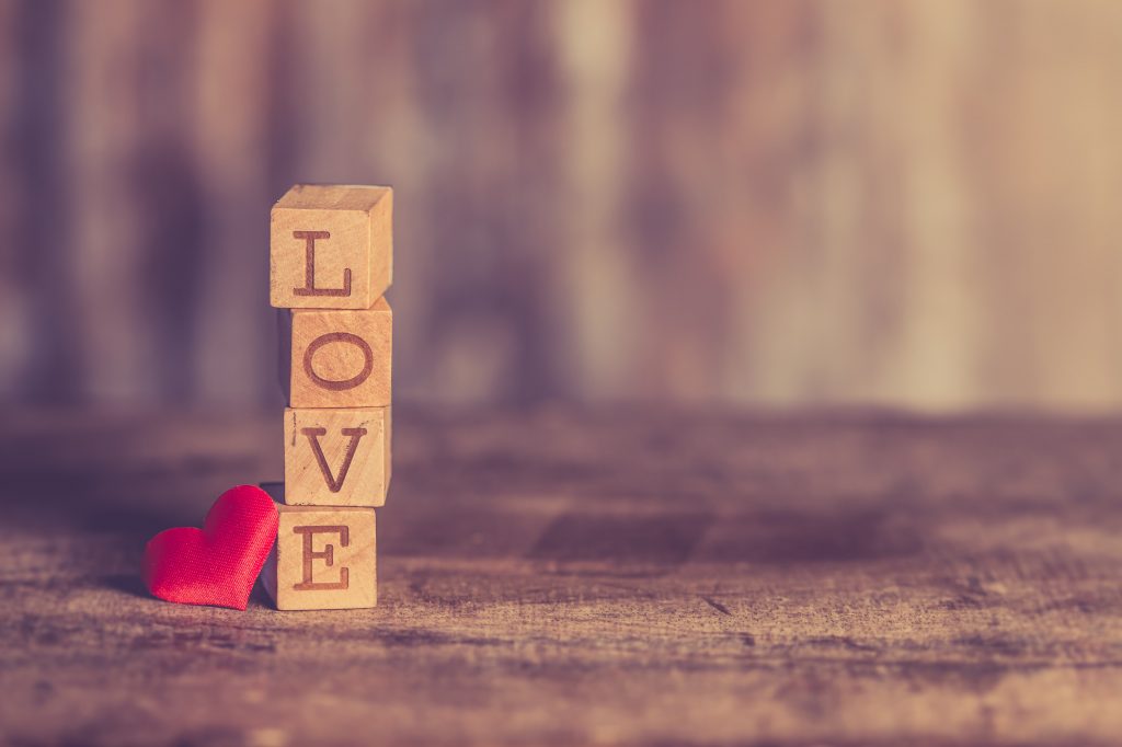 現在の画像に代替テキストがありません。ファイル名: stack-of-love-wooden-blocks-810036-scaled.jpg